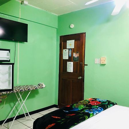Chaleanor Hotel Dangriga Eksteriør billede