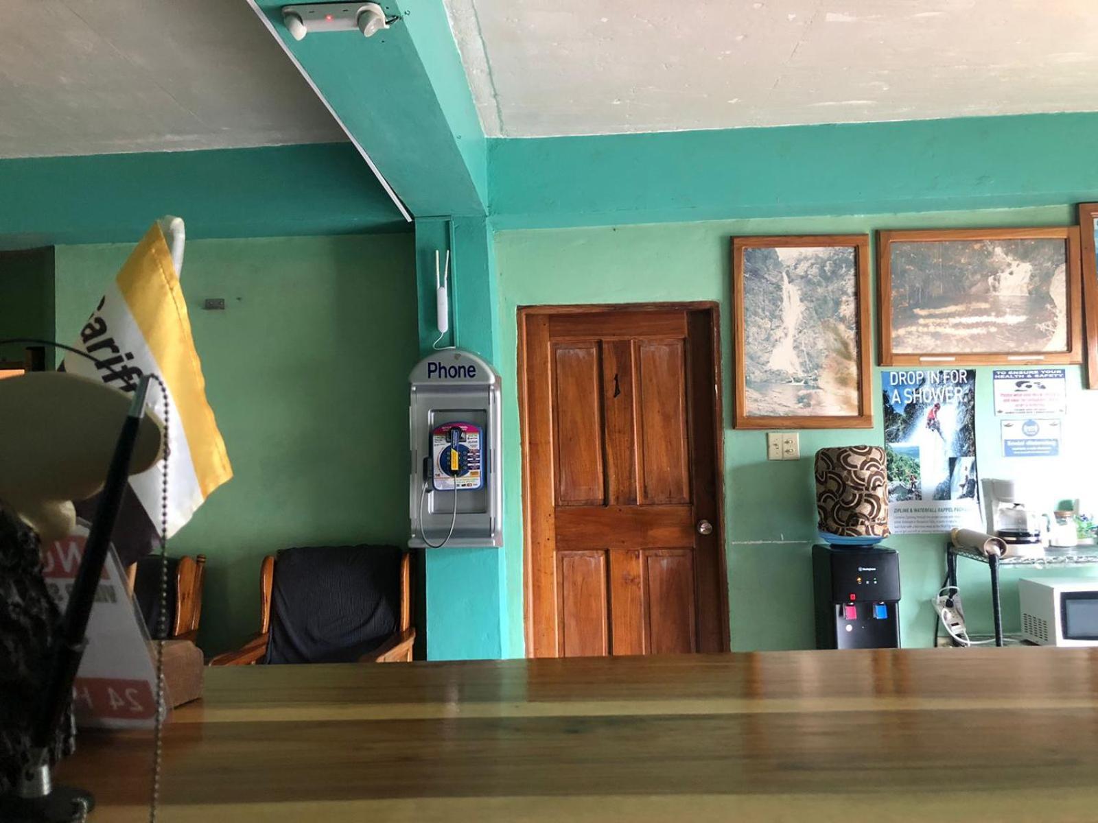 Chaleanor Hotel Dangriga Eksteriør billede