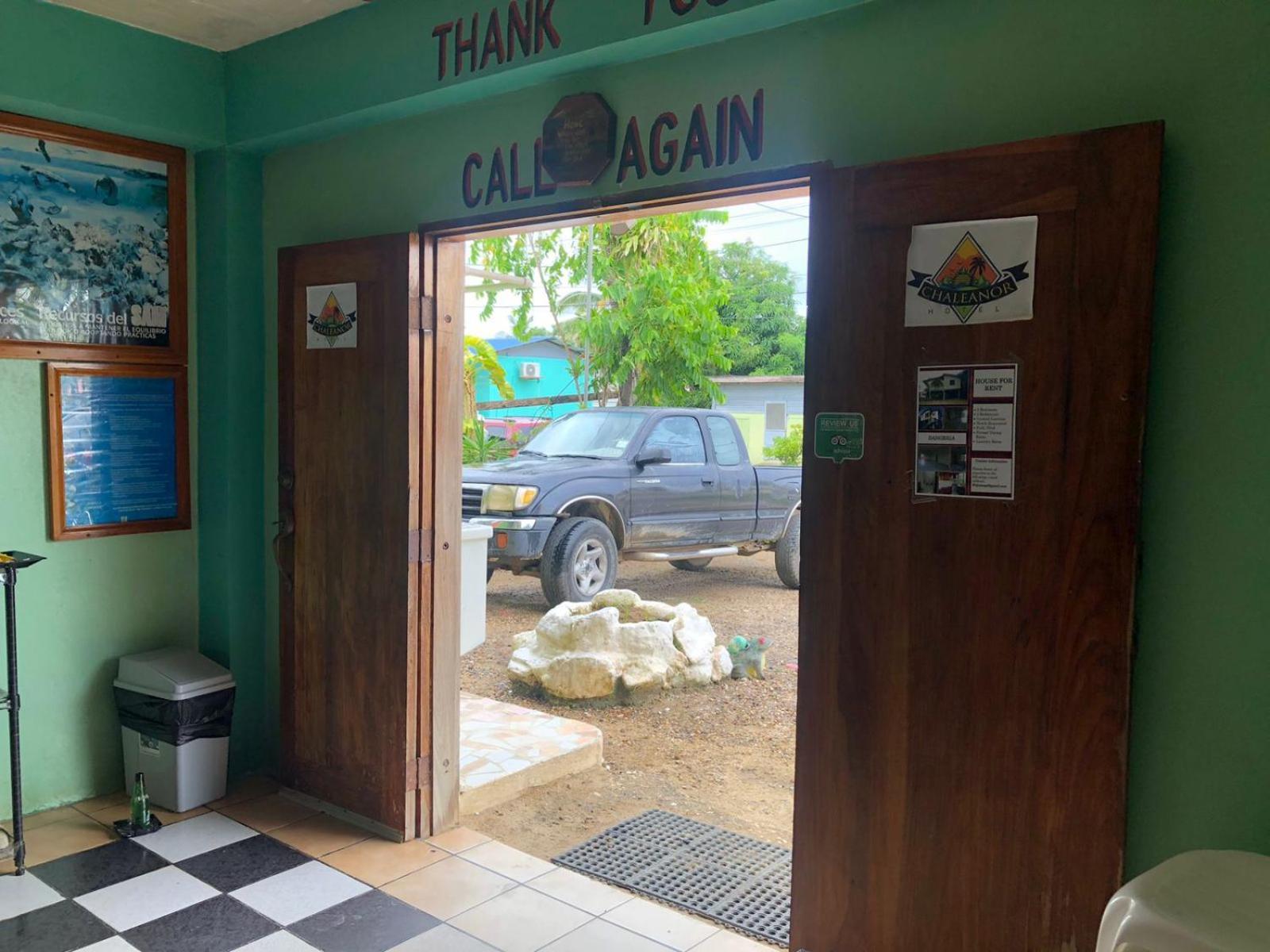 Chaleanor Hotel Dangriga Eksteriør billede