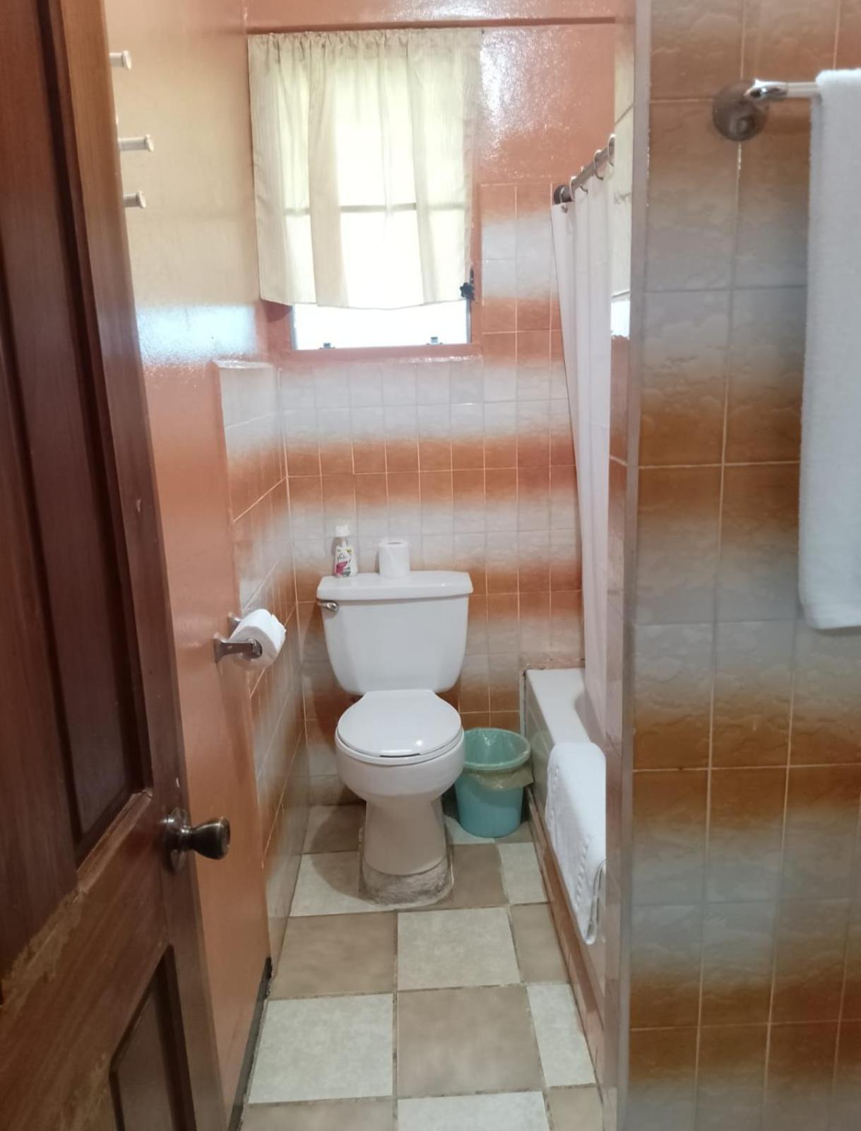 Chaleanor Hotel Dangriga Eksteriør billede