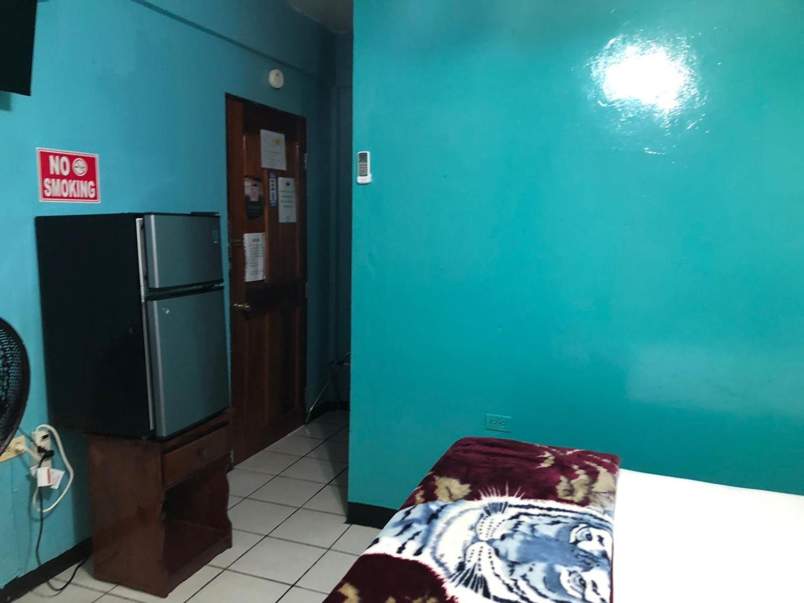 Chaleanor Hotel Dangriga Værelse billede