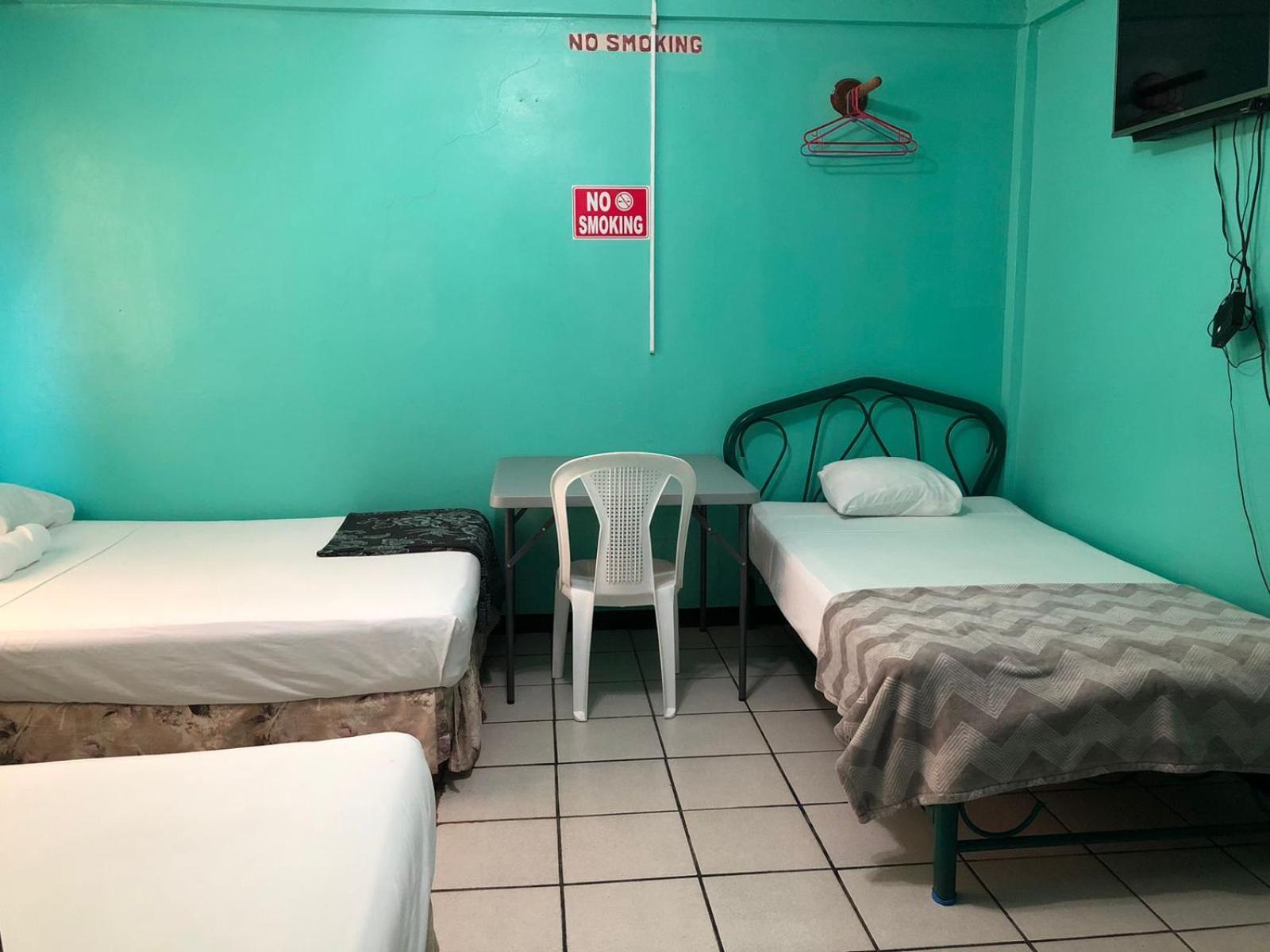 Chaleanor Hotel Dangriga Eksteriør billede