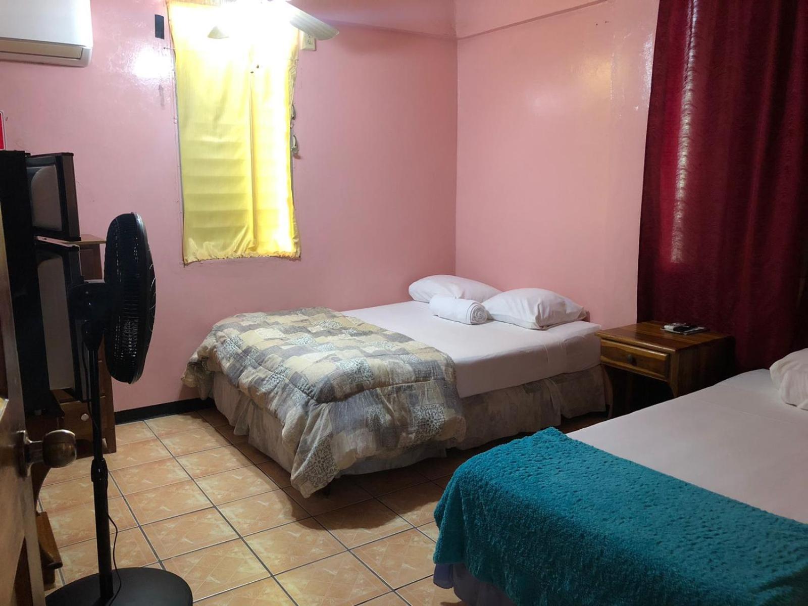 Chaleanor Hotel Dangriga Eksteriør billede