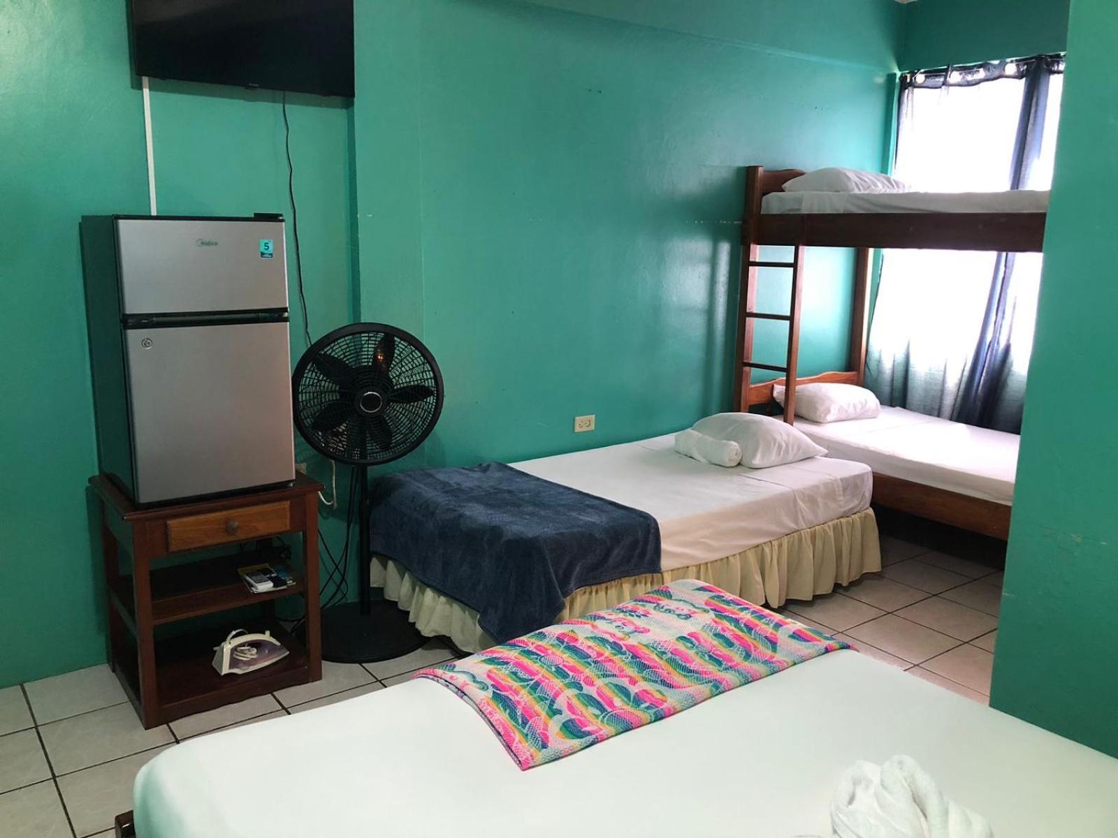 Chaleanor Hotel Dangriga Eksteriør billede