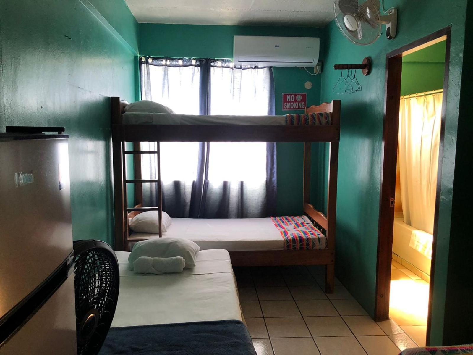 Chaleanor Hotel Dangriga Eksteriør billede
