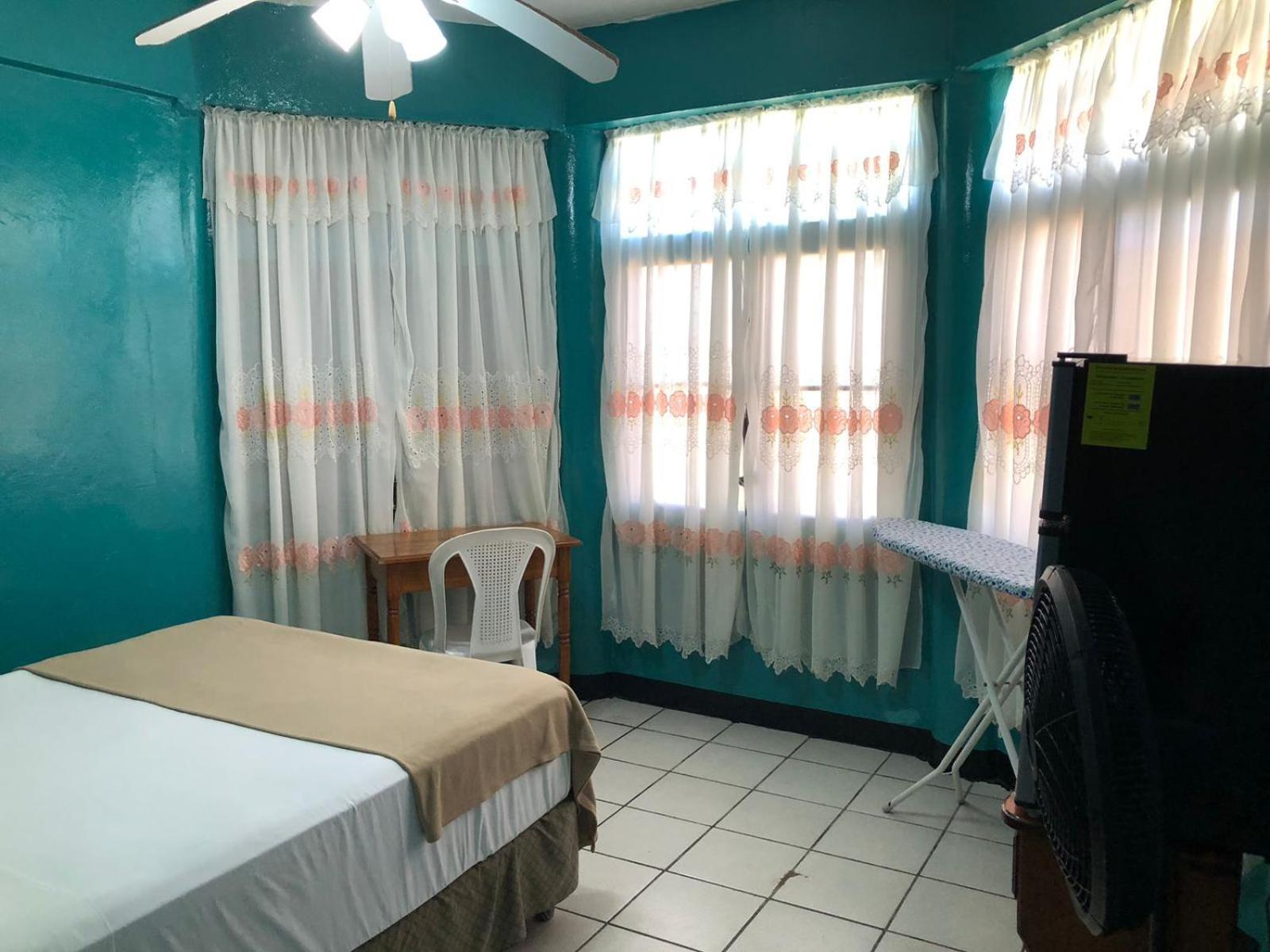 Chaleanor Hotel Dangriga Eksteriør billede