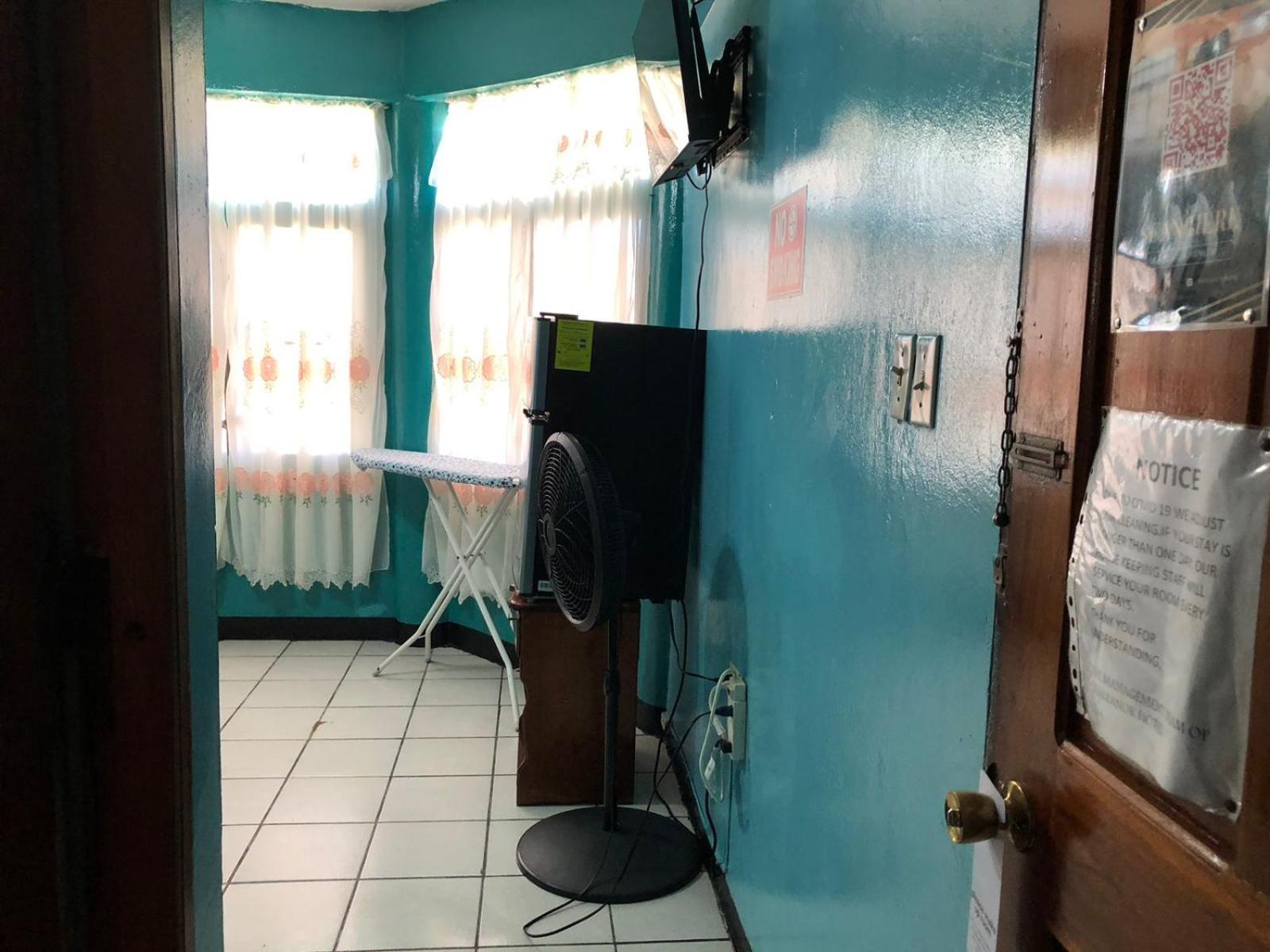 Chaleanor Hotel Dangriga Eksteriør billede