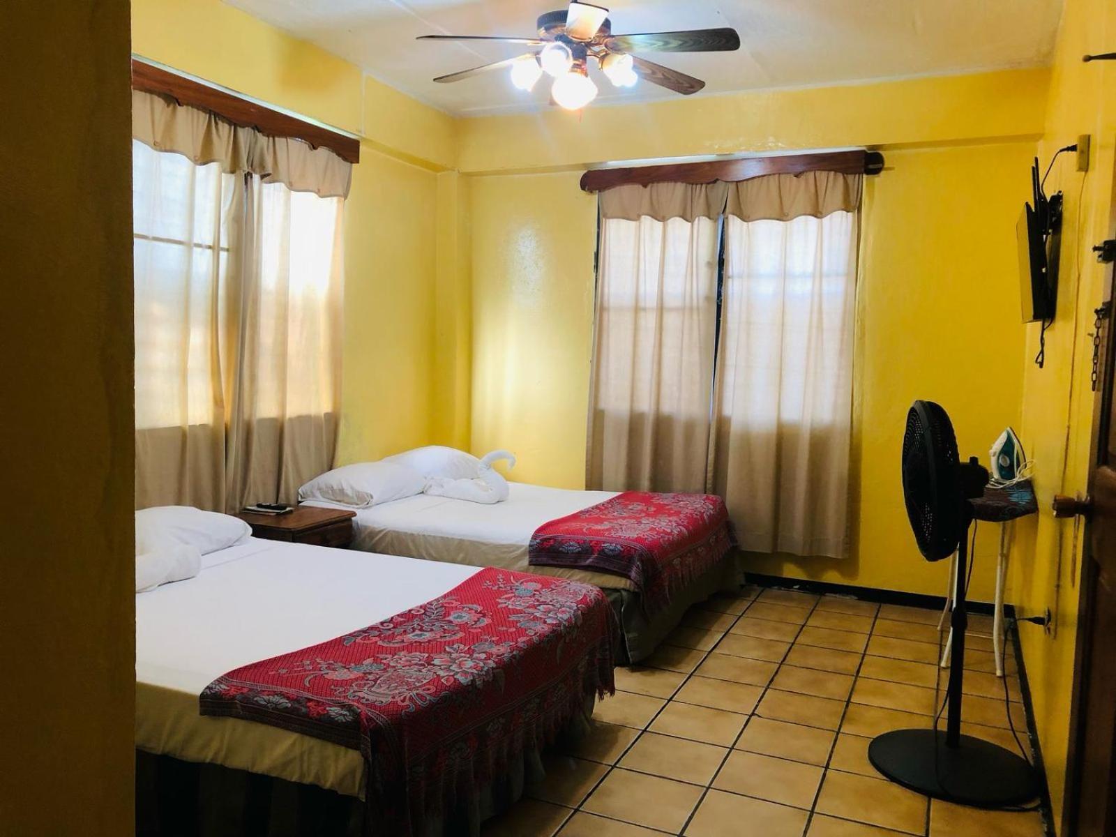 Chaleanor Hotel Dangriga Eksteriør billede