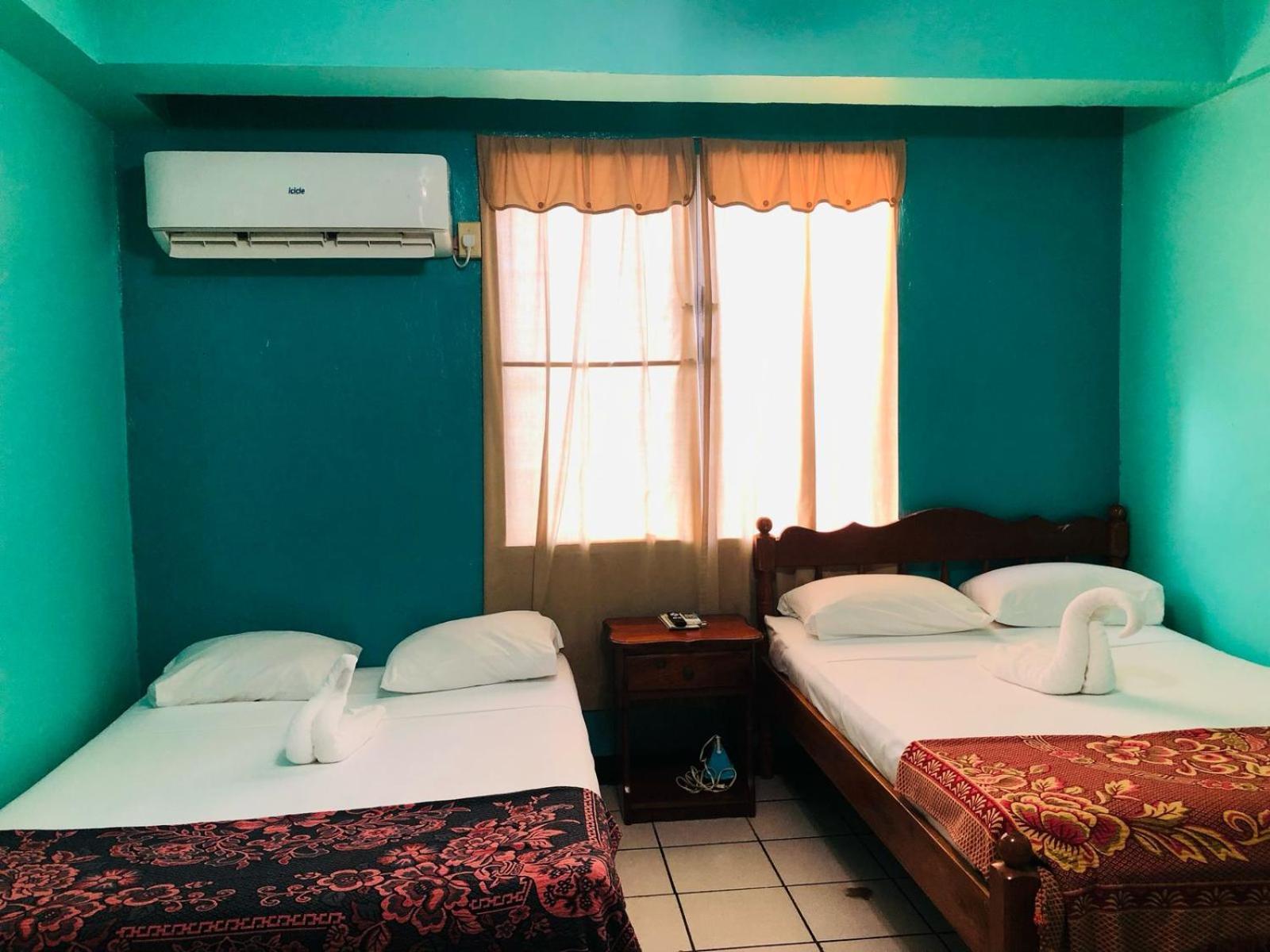 Chaleanor Hotel Dangriga Eksteriør billede