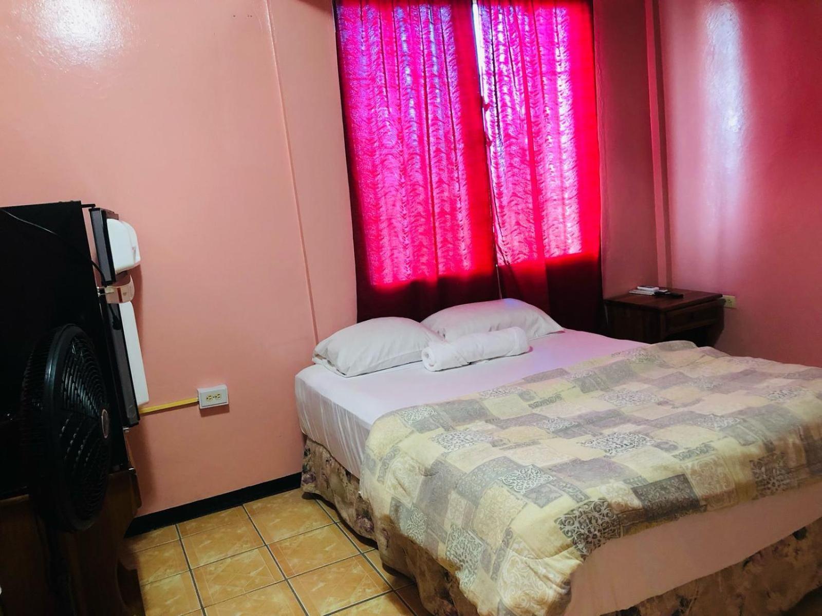 Chaleanor Hotel Dangriga Eksteriør billede
