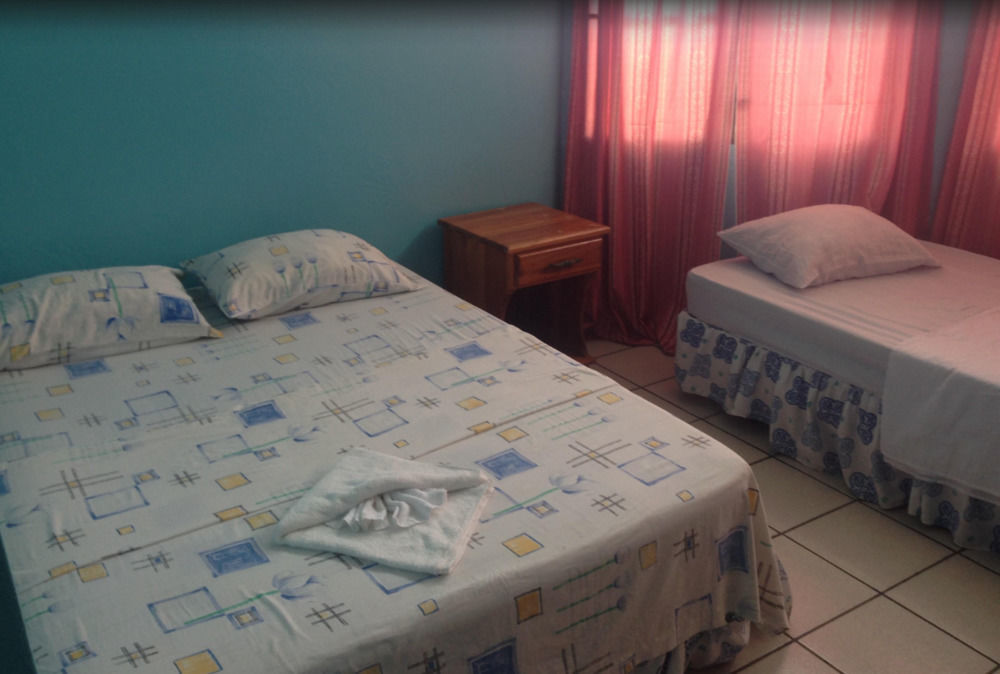Chaleanor Hotel Dangriga Eksteriør billede