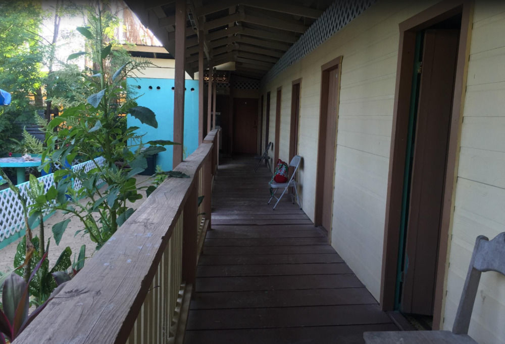 Chaleanor Hotel Dangriga Eksteriør billede