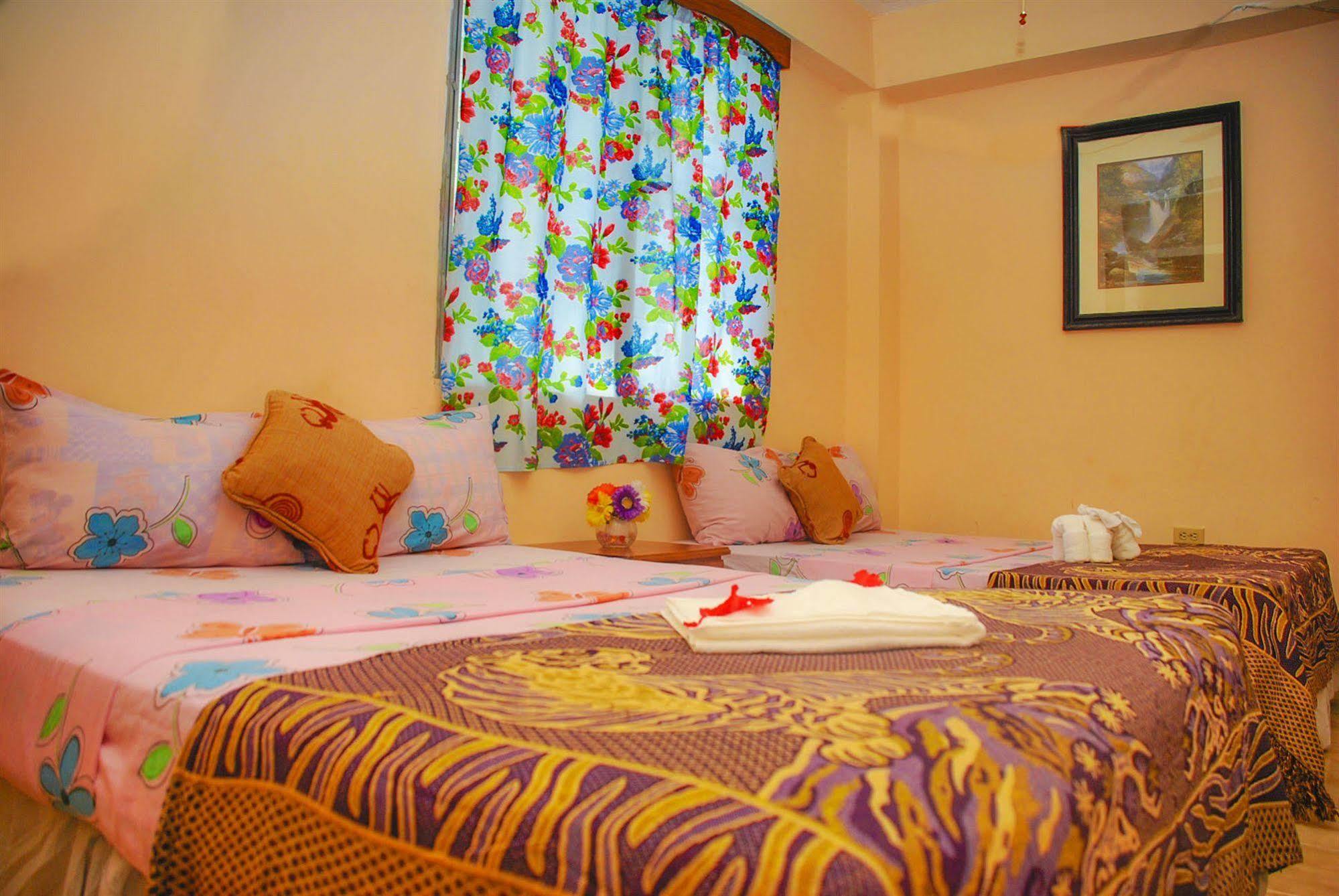 Chaleanor Hotel Dangriga Eksteriør billede