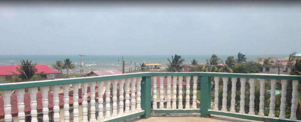 Chaleanor Hotel Dangriga Eksteriør billede