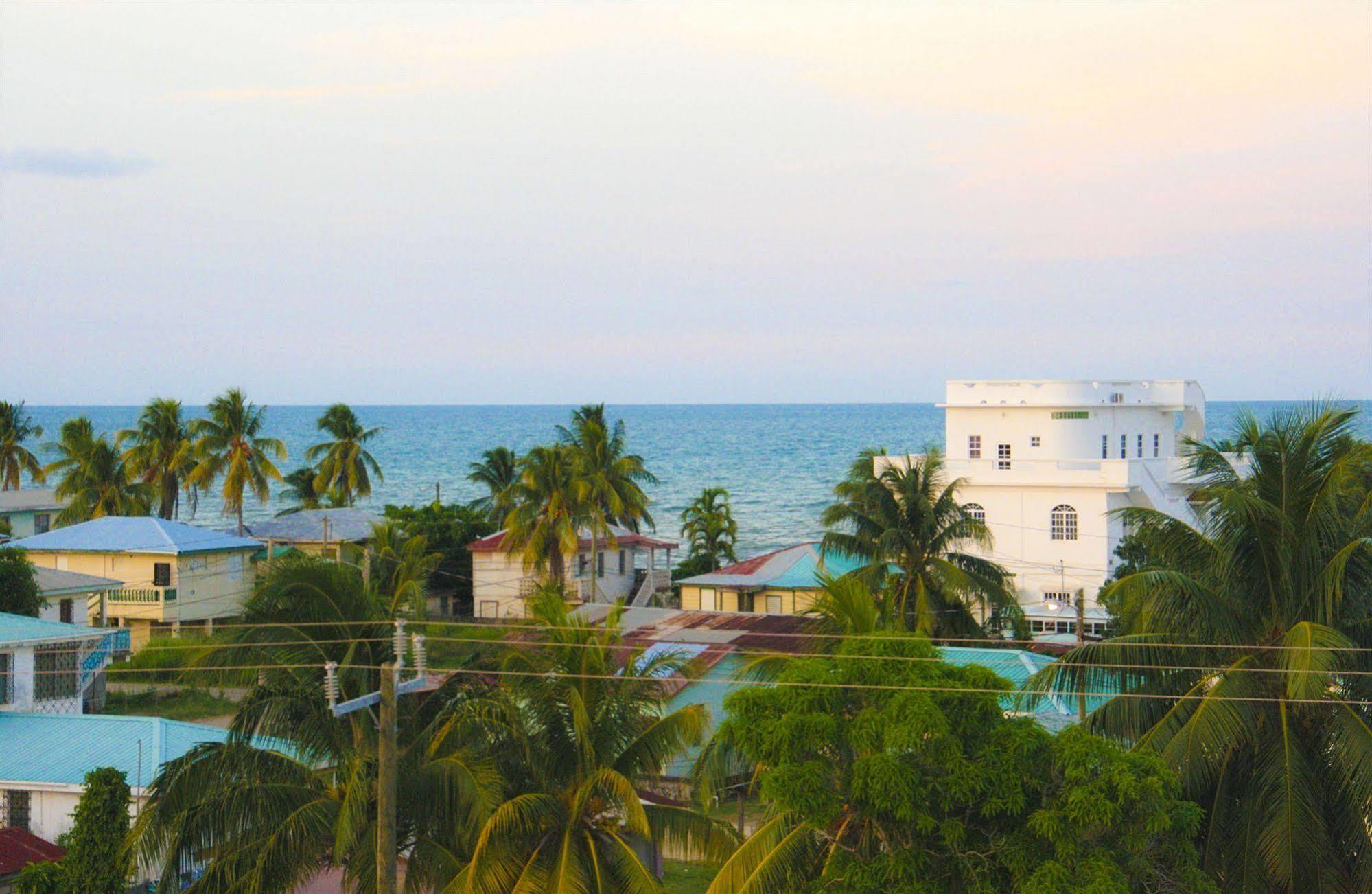 Chaleanor Hotel Dangriga Eksteriør billede